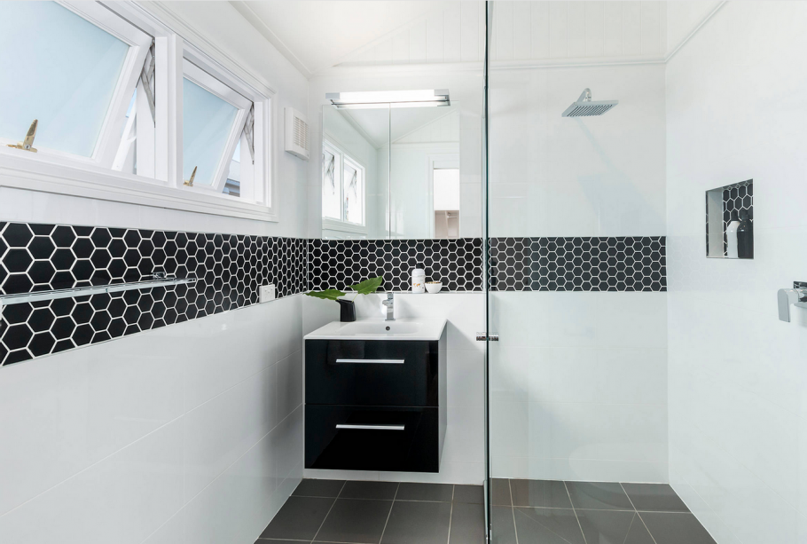 Черно белая ванная