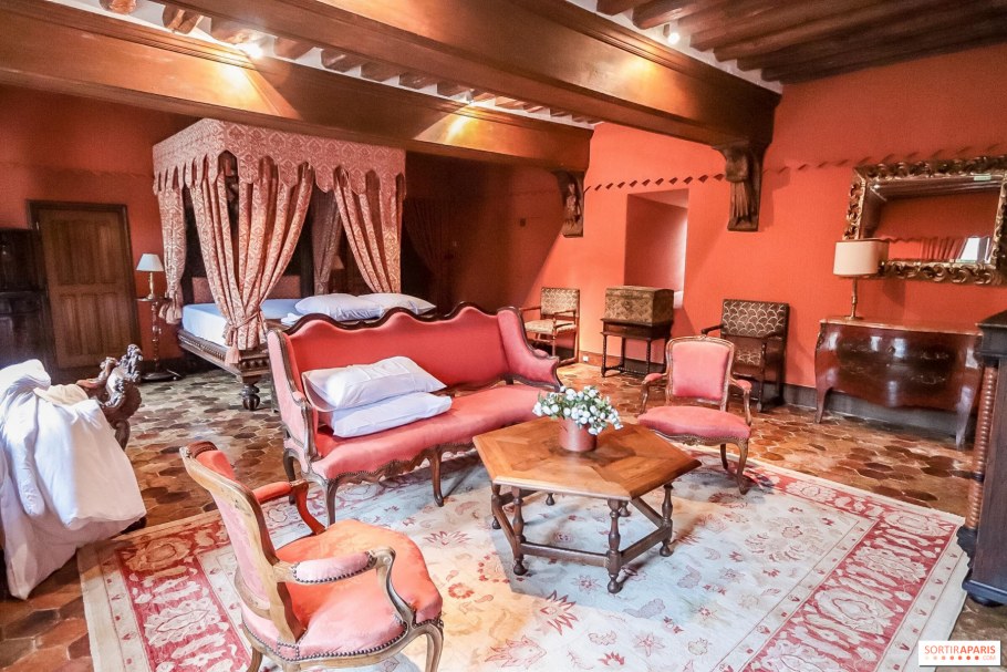 Роза Gilles de Brissac