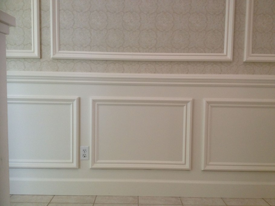 Потолок отделанный лепниной