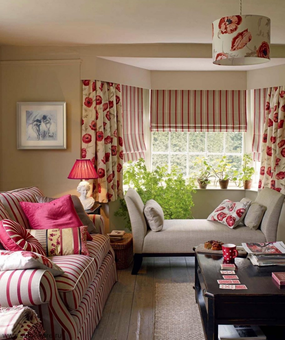 Шторы Laura Ashley красные