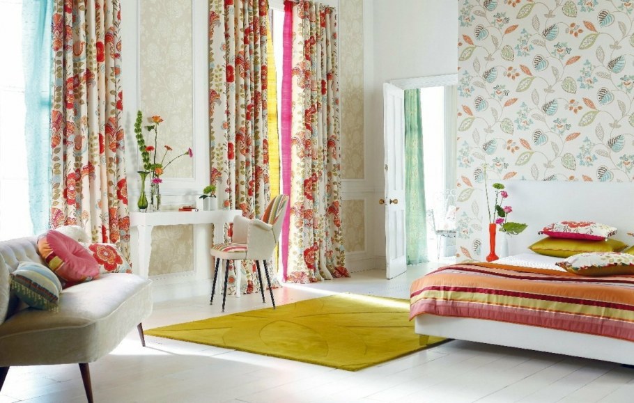 Цветные шторы в интерьере