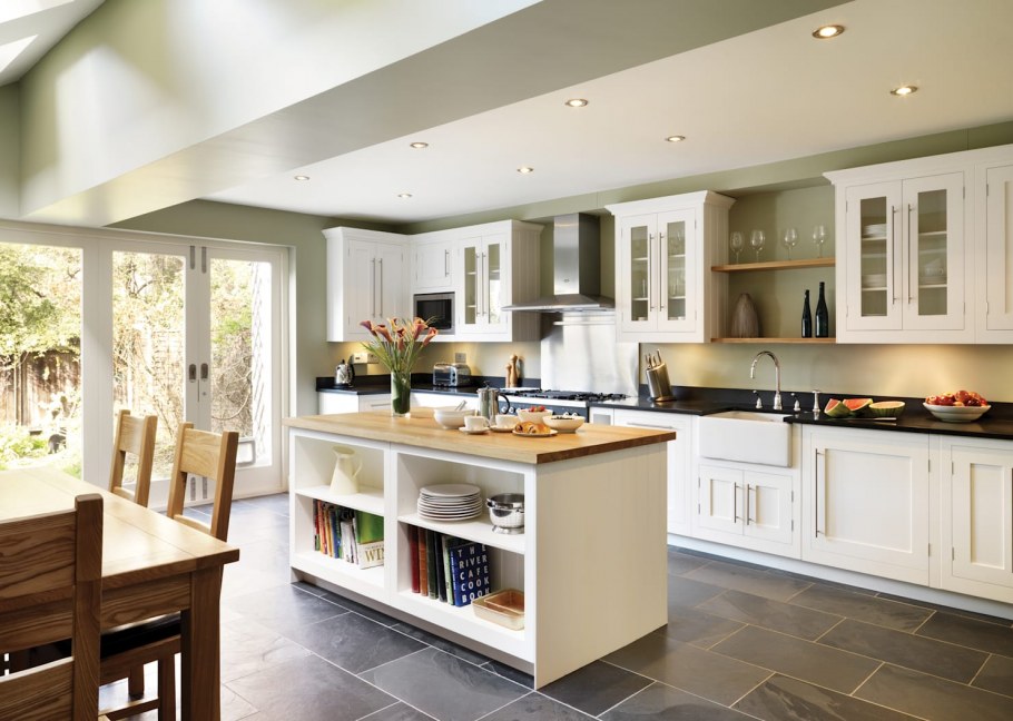 Кухни столовая с передвижным островом