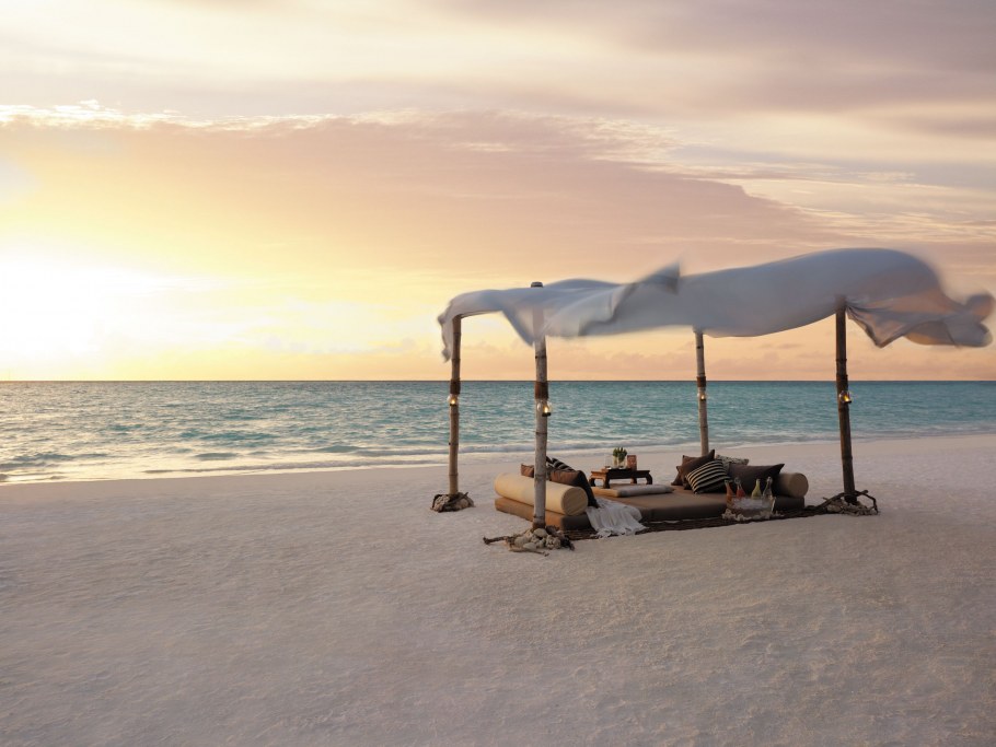 Кровать у моря