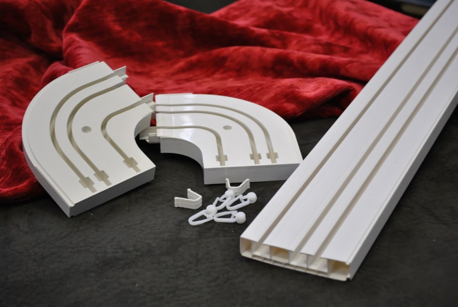 Карниз потолочный пластиковый