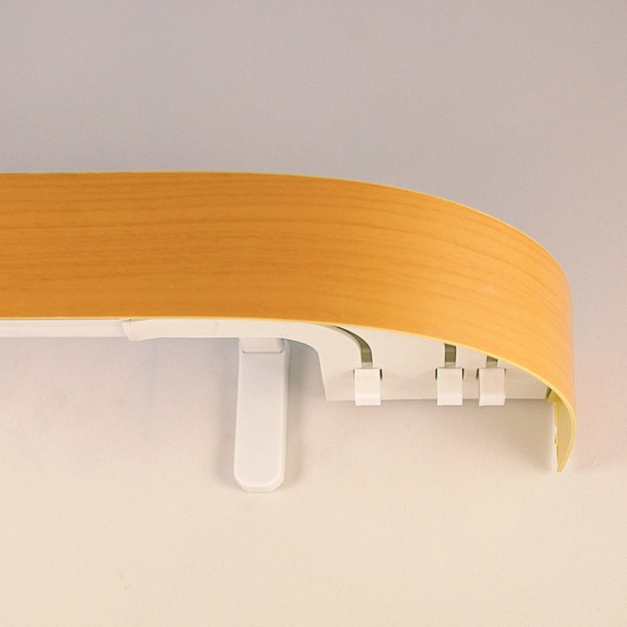 Потолочный карниз у окна