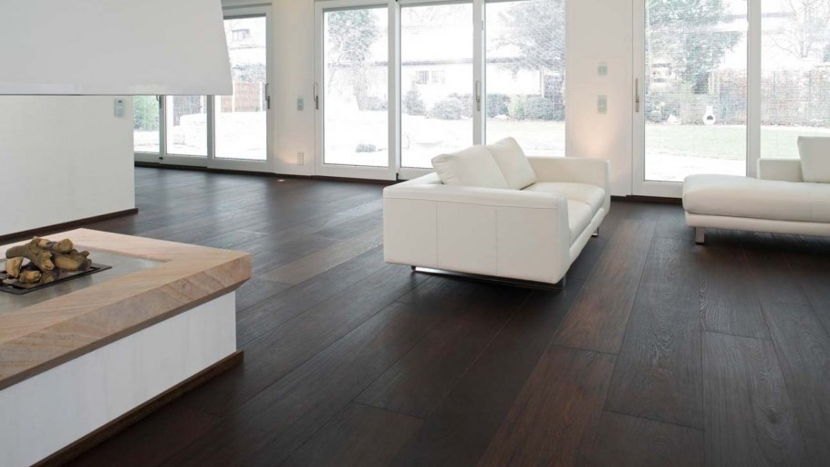 Спальня с серым полом