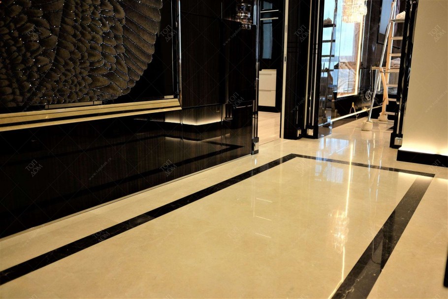 Мраморный пол Холл