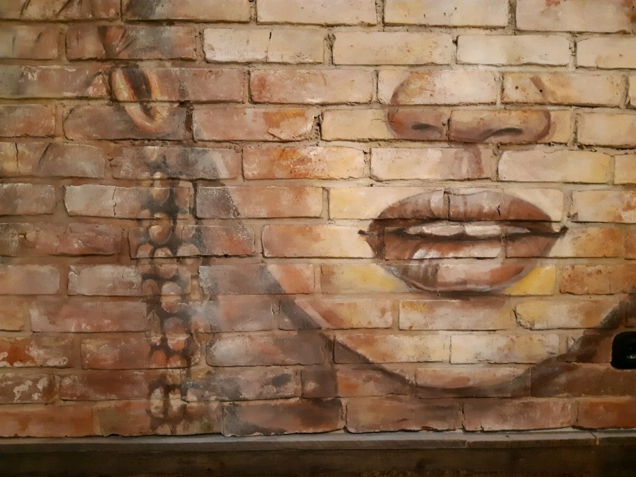 Граффити девушка на стене