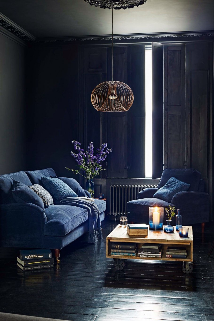 Винтажная комната в темных тонах