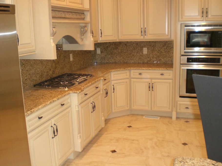 Бело Золотая кухня реальные фото