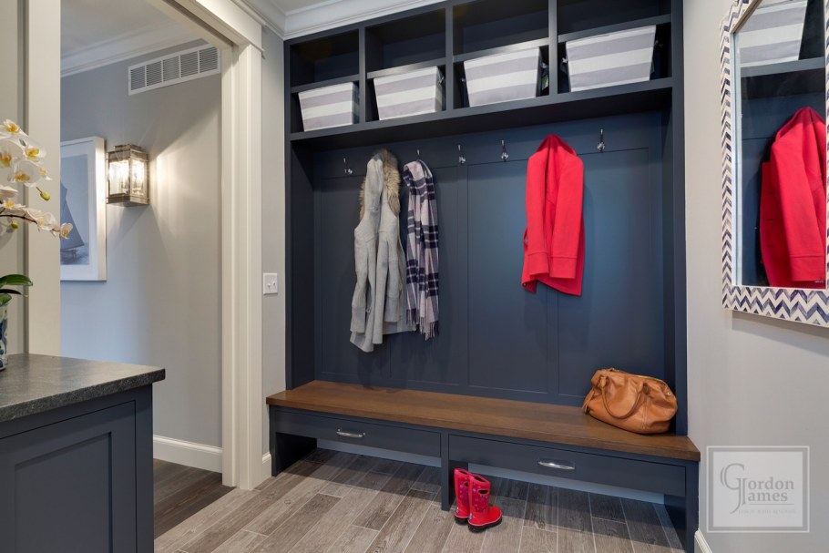 Прихожая раздевалка в частном доме