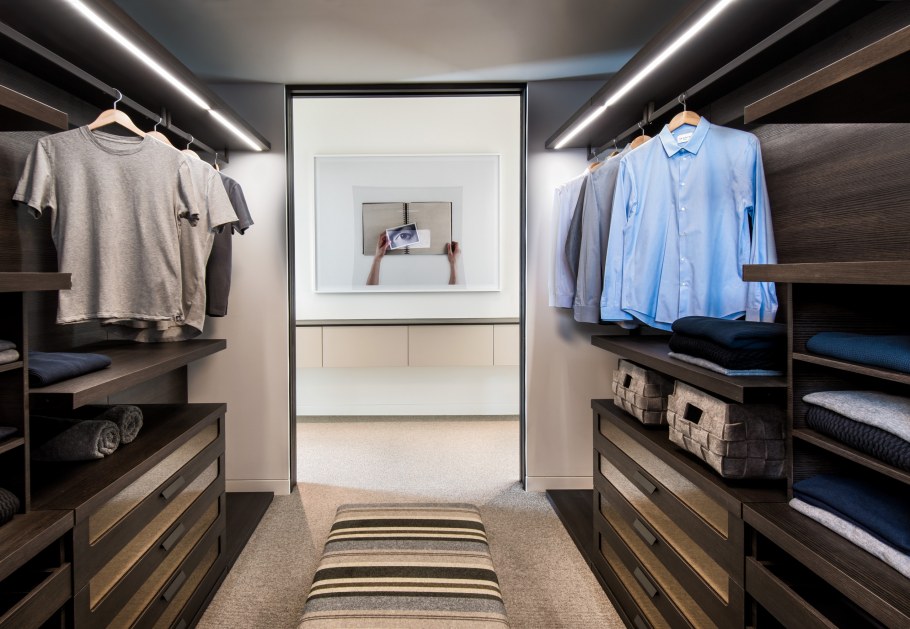 Коричневая гардеробная