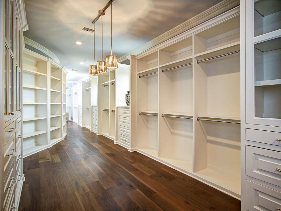 Фасады для гардеробных комнат