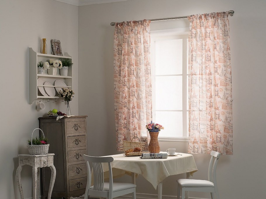 Тюль до подоконника в гостиную