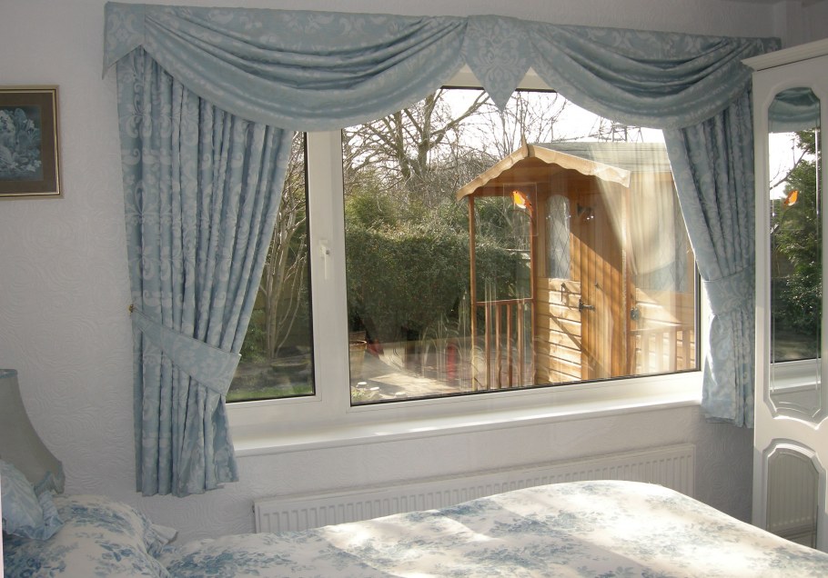 Шторы до подоконника для спальни