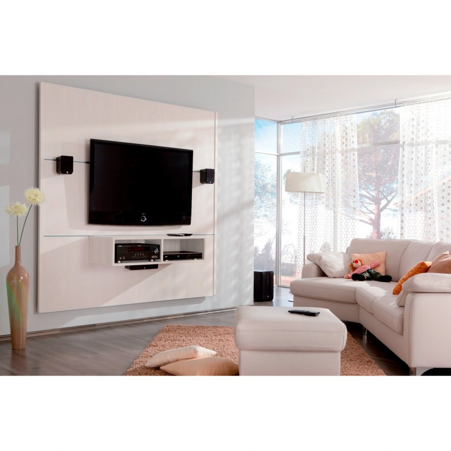 Телевизор на стене