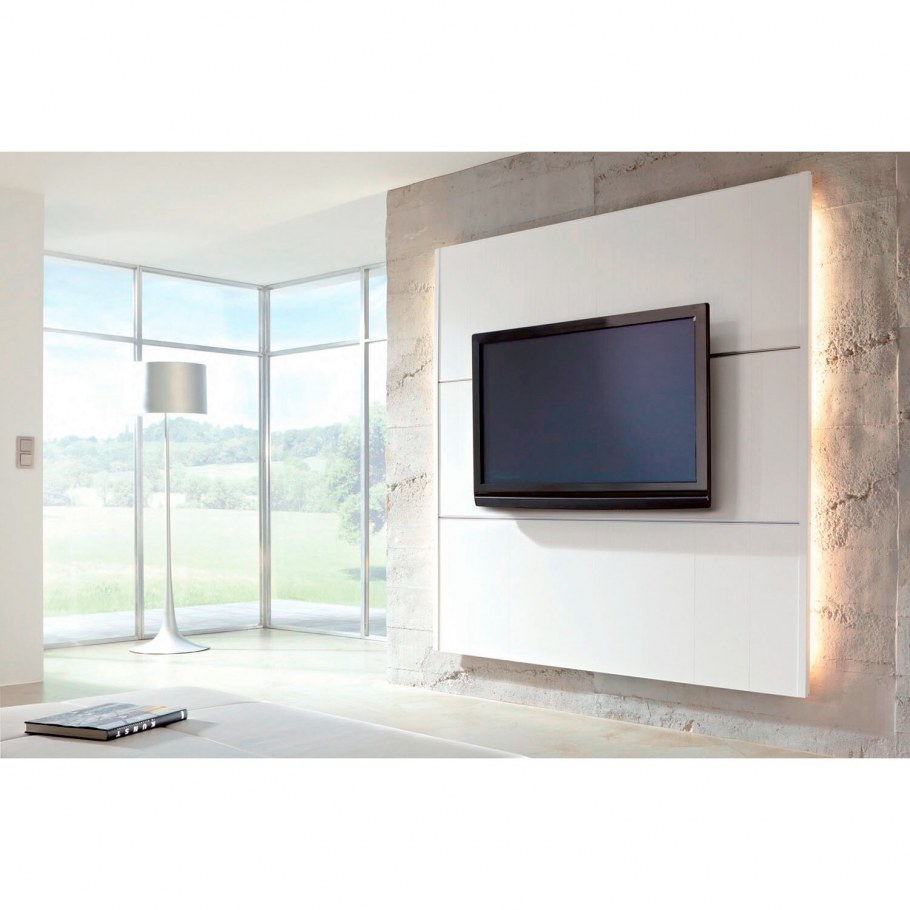 Телевизор на стене