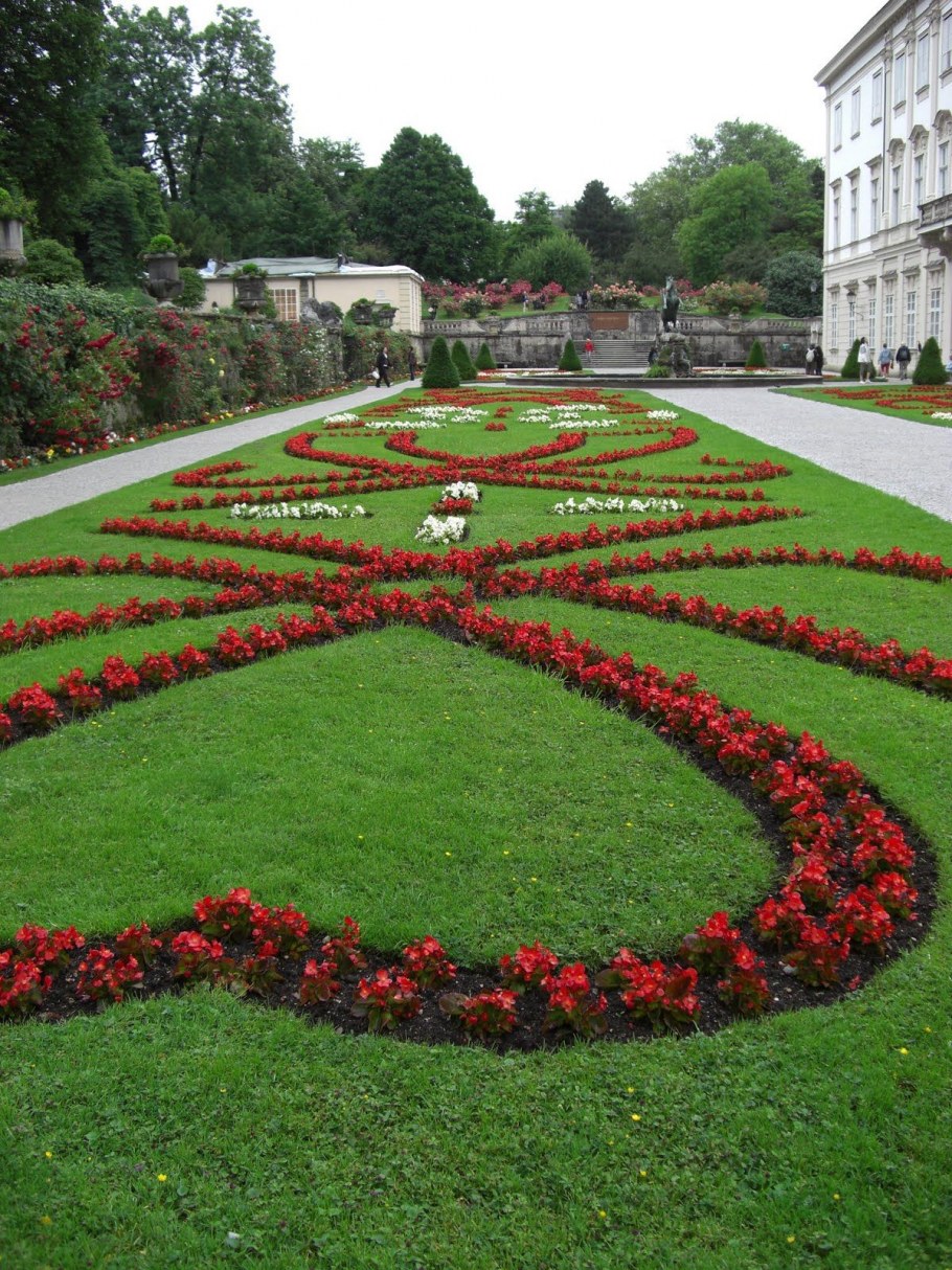 Круглые газоны в ландшафте