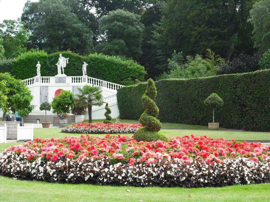 Цветочно-газонный партер