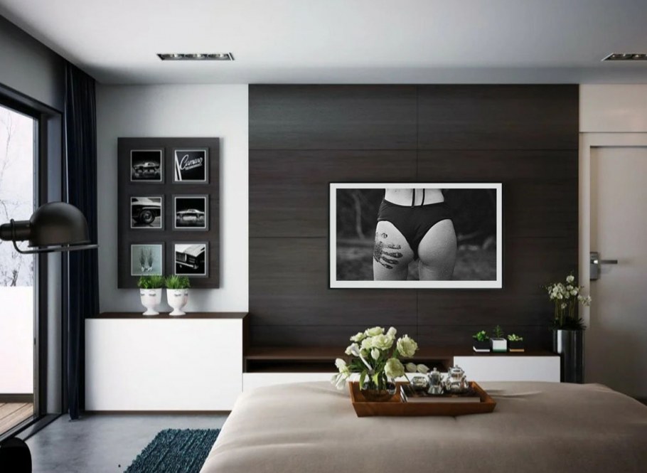 Маленькая комната с телевизором