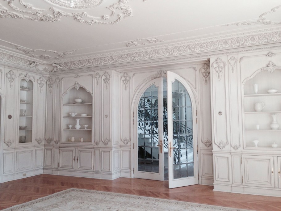 Лепнина на потолке