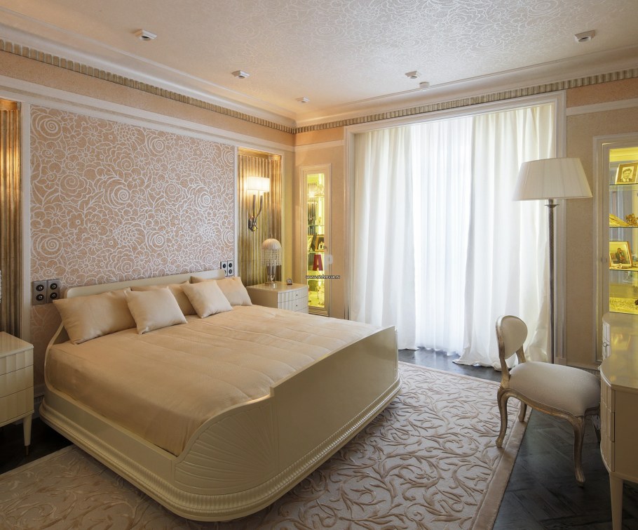 Спальня в золотых тонах
