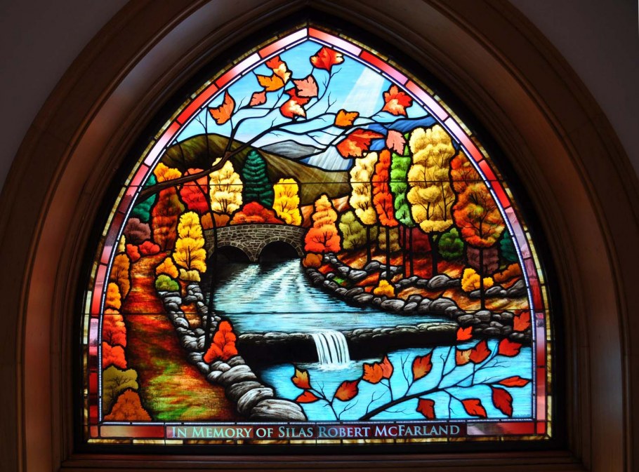 Вилла с витражами