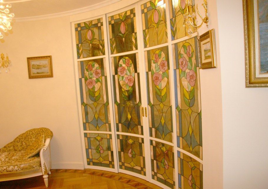 Витраж входной группы