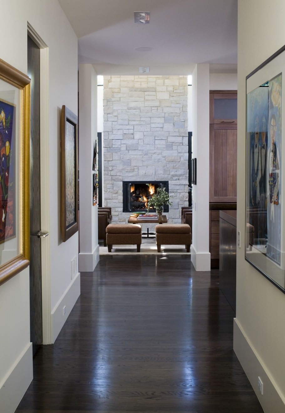 Потолочный плинтус в интерьере лофт