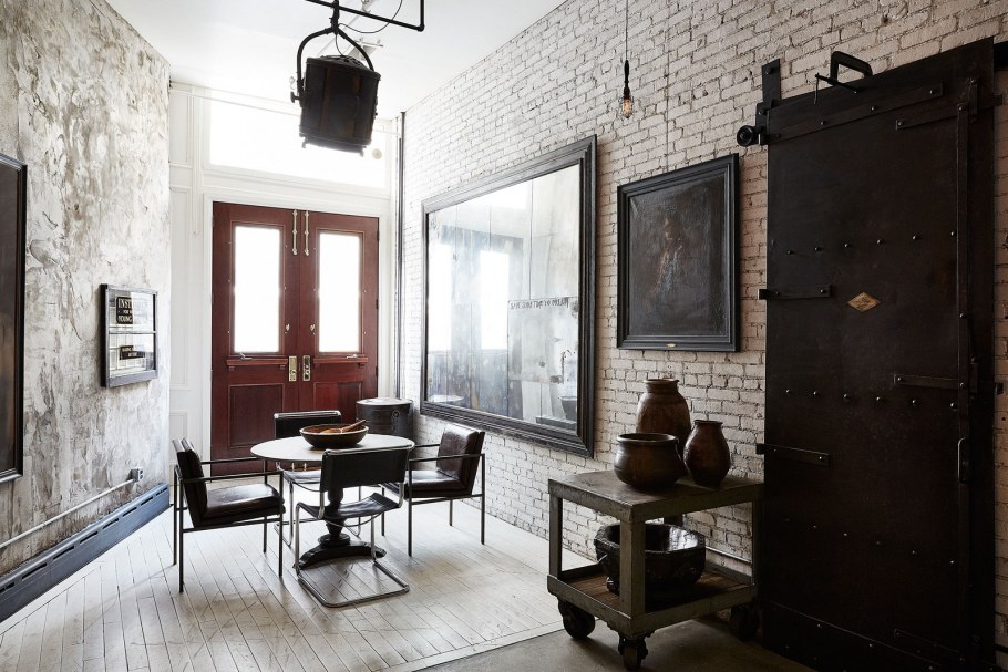 Потолочный плинтус в стиле лофт