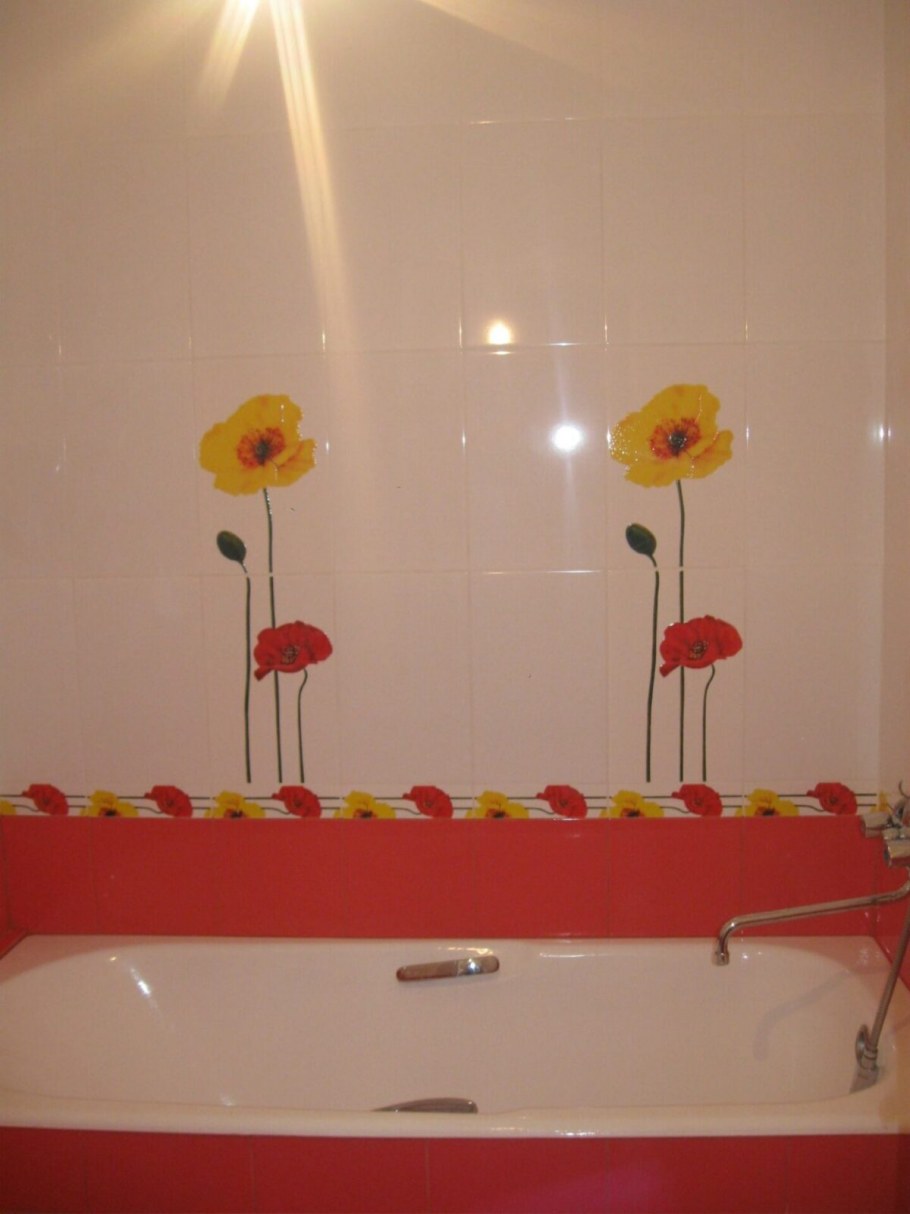 Плитка для ванной комнаты с маками