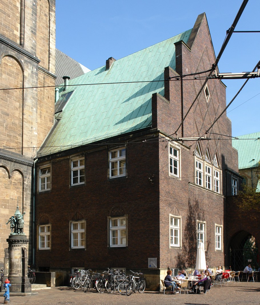 English people (to like) to Live in small Houses and have small Gardens.