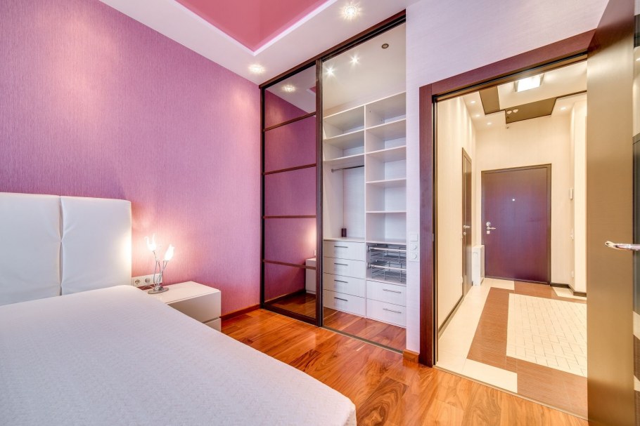 Гардеробная из гипсокартона в спальне