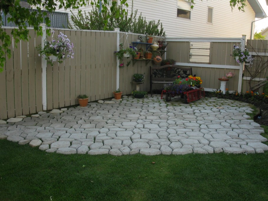 Украшения частного двора