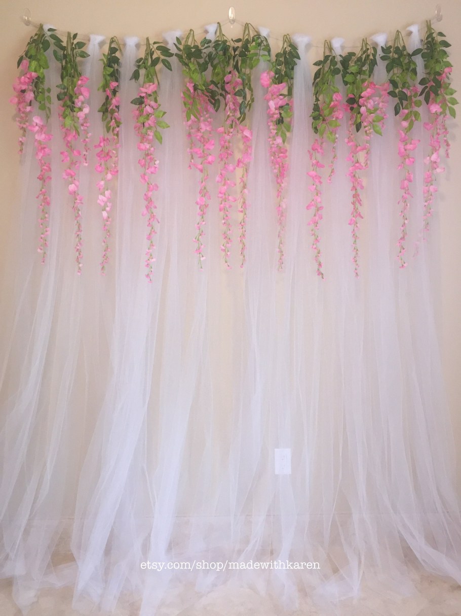 Украшение зала бумажными цветами