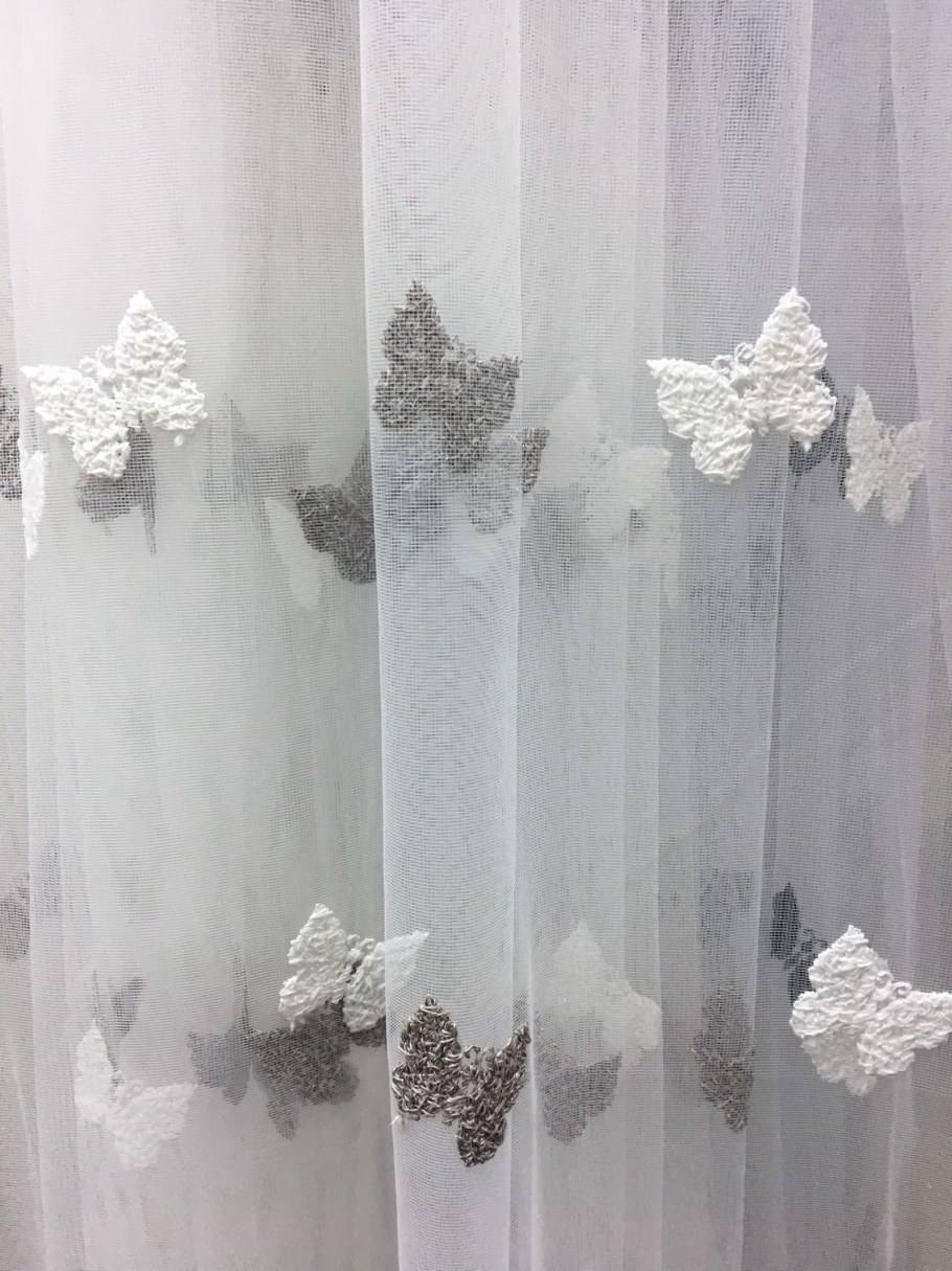 Тюль с бабочками