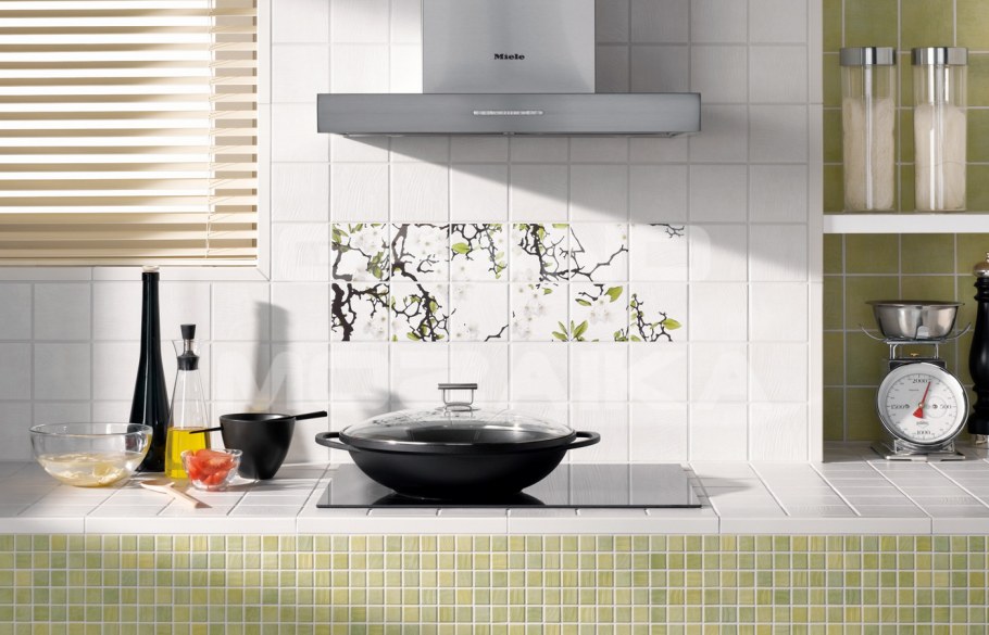 Португальская плитка азулежу на кухне