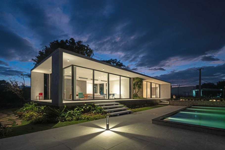 Одноэтажный дом с плоской крышей и гаражом