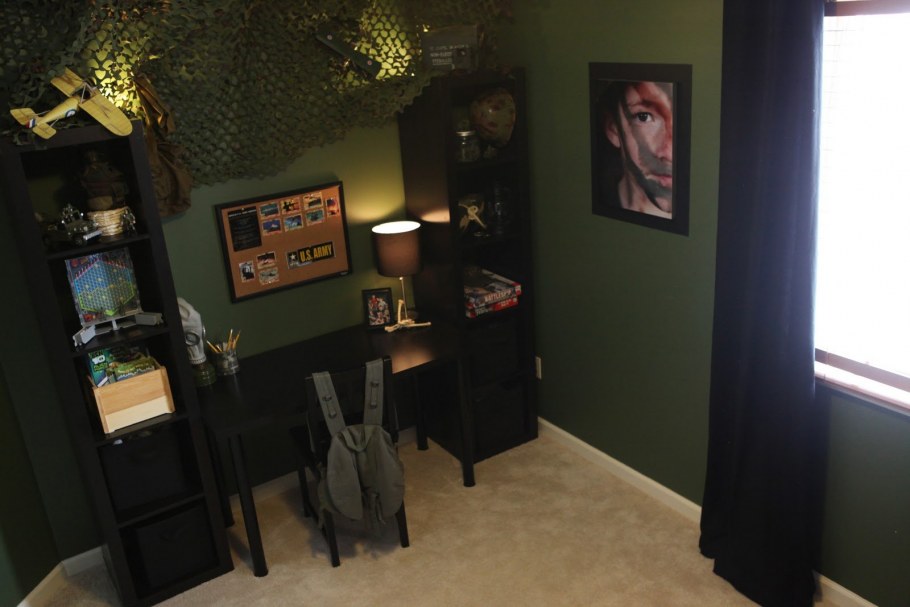 Кабинет в стиле милитари