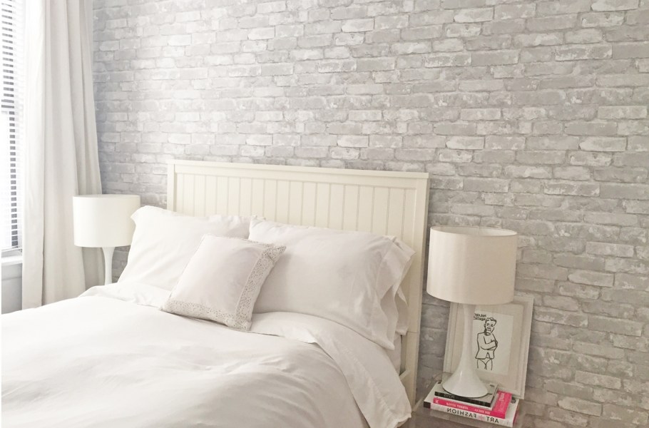 Белый кирпич в спальне