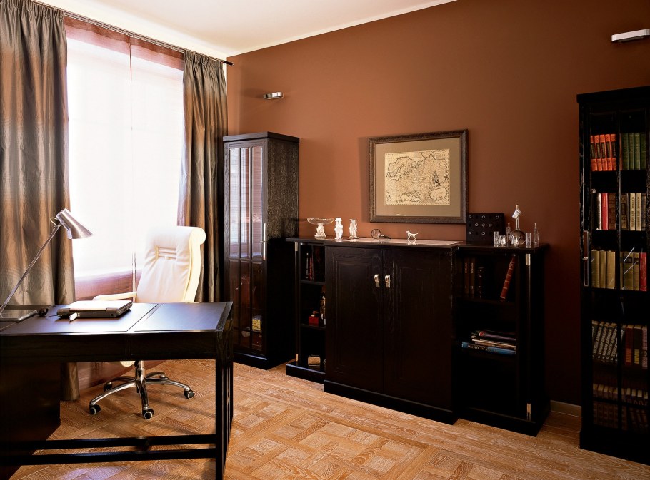 Кабинет в коричневых тонах