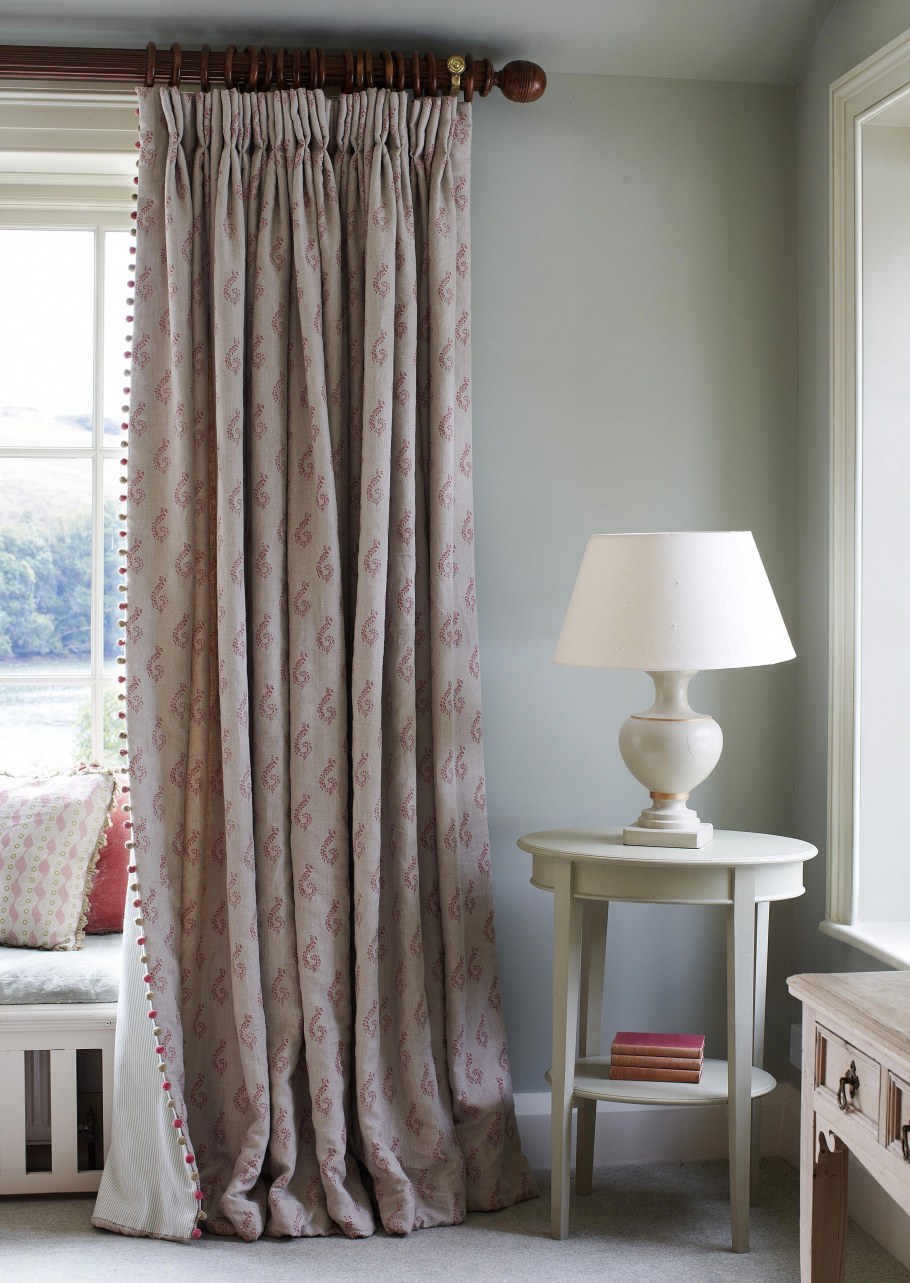 Занавески на дверь в английском стиле