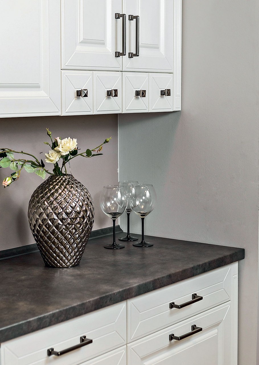 Кухня с ручками кнопками