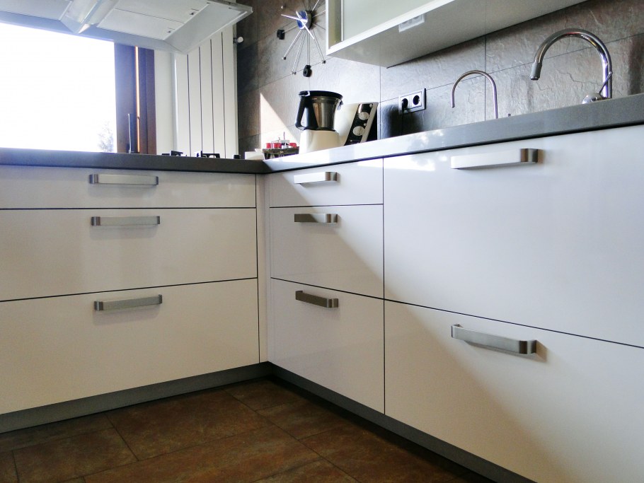 Ручка профиль для кухни Блюм