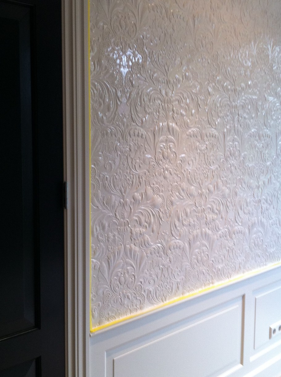 Обои линкруста в интерьере прихожей