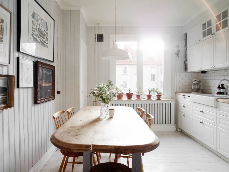 Белая вагонка в интерьере кухни