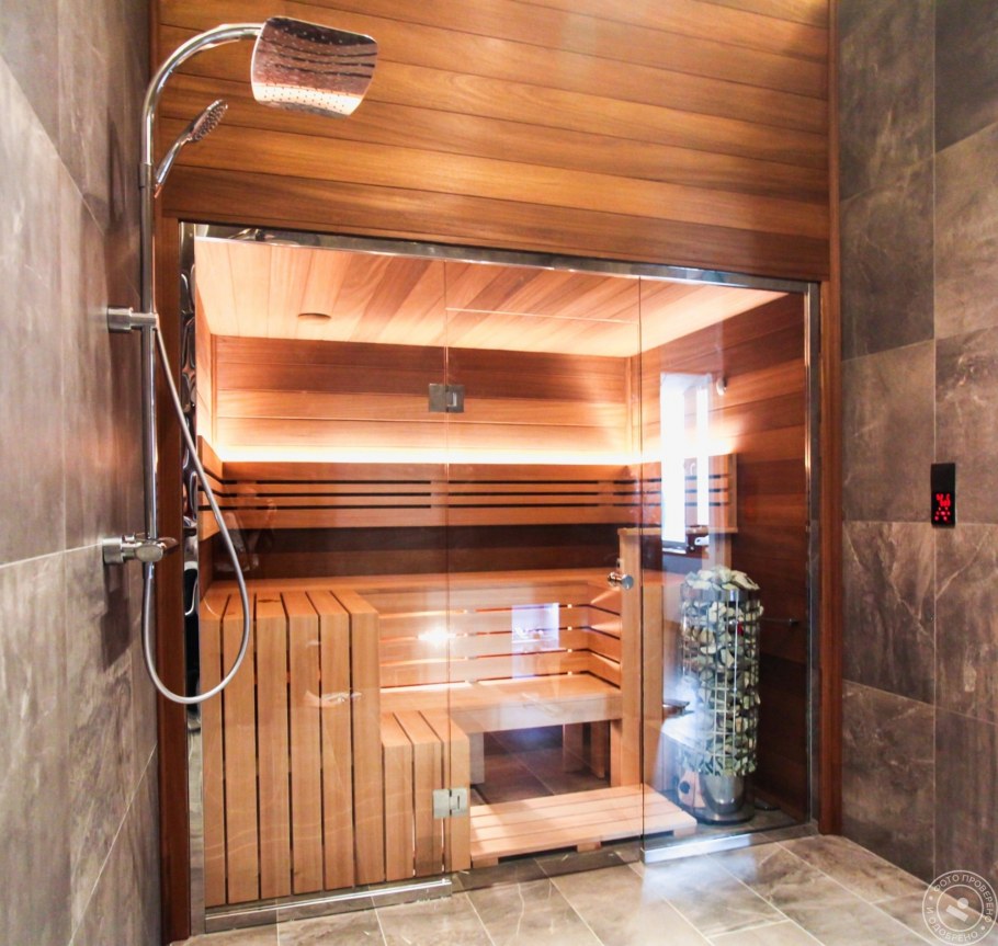 Стеклянная перегородка в сауну