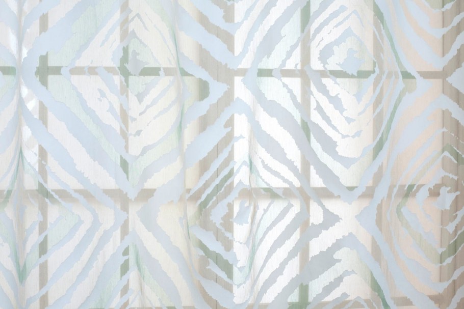 Органза с геометрическим рисунком