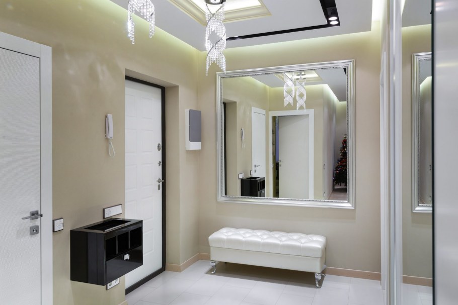 Консоль в интерьере холла