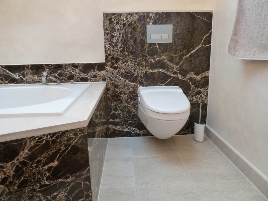 Туалет мраморная плитка